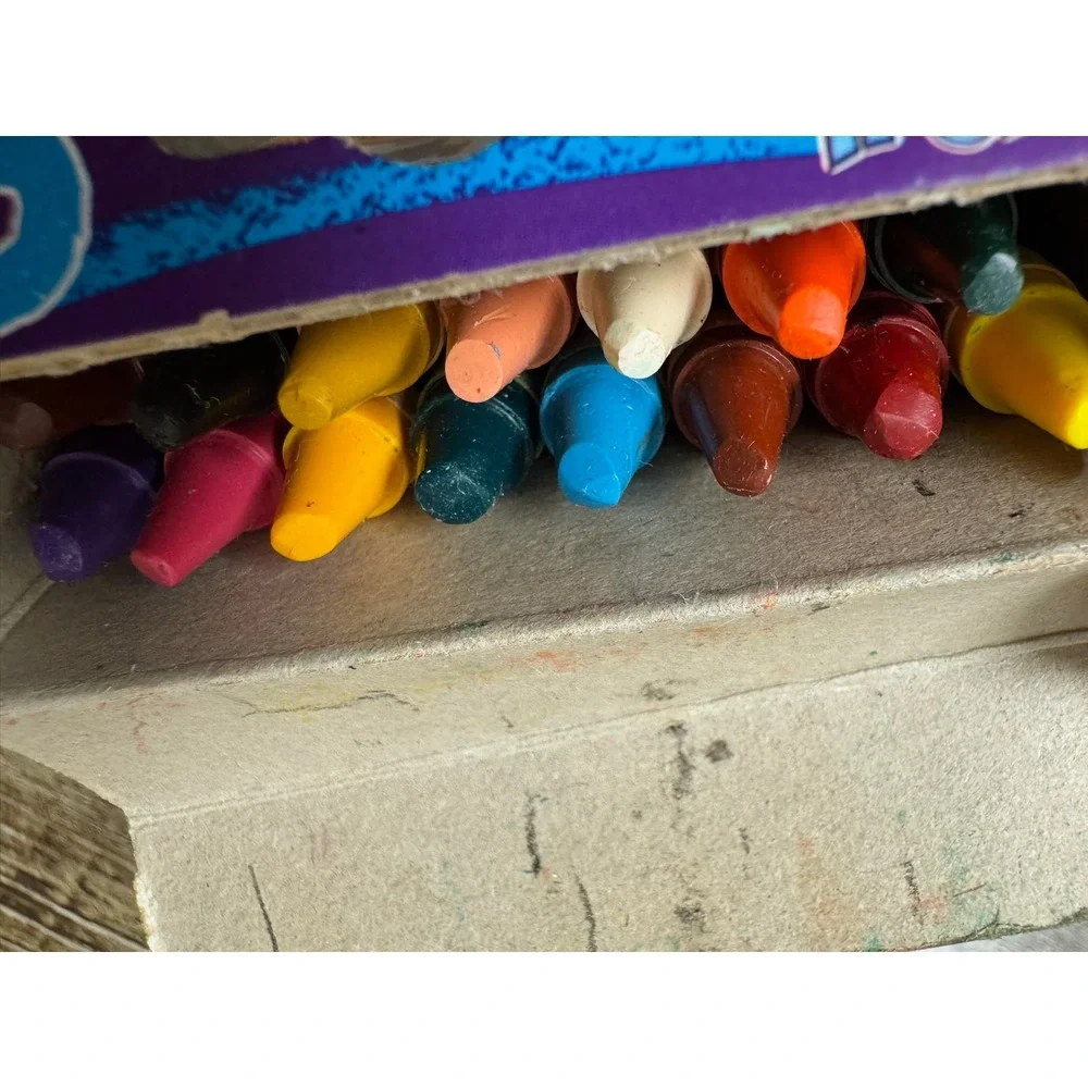 Vintage 1997 Crayola Color n Smell Scented Crayons 16 Ct Binney & Smith 52-3416